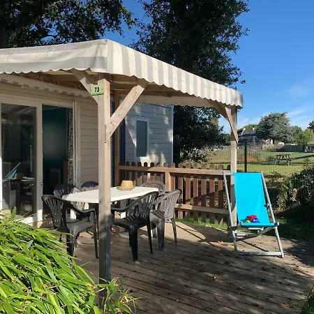 Team - De L'etang Du Pays Blanc Camping 3*