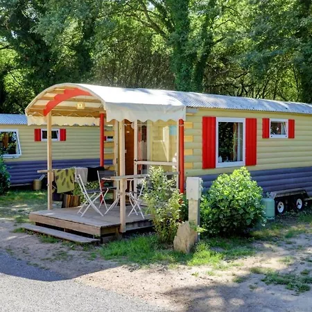 Team - De L'etang Du Pays Blanc Camping 3*