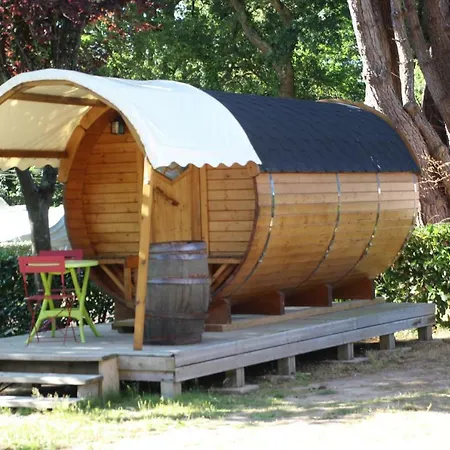 Camping Team - De L'etang Du Pays Blanc 3*