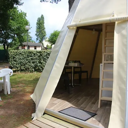 Camping Team - De L'etang Du Pays Blanc 3*