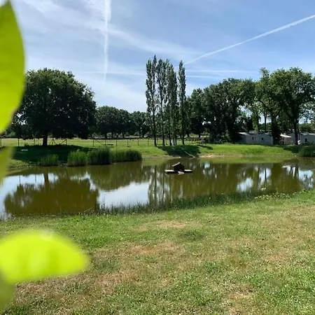 De L'etang Du Pays Blanc אתר קמפינג