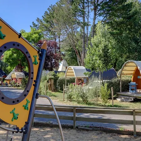 De L'etang Du Pays Blanc אתר קמפינג 3*