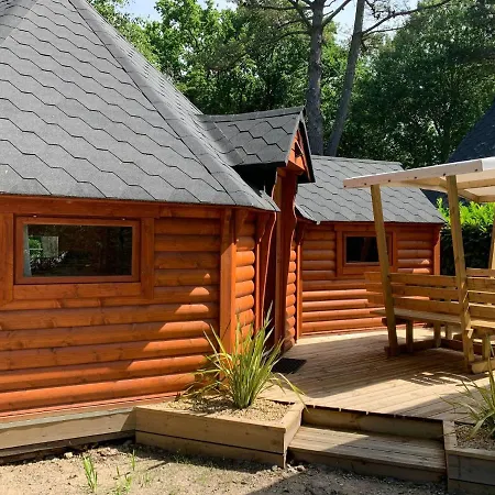 De L'etang Du Pays Blanc אתר קמפינג 3*