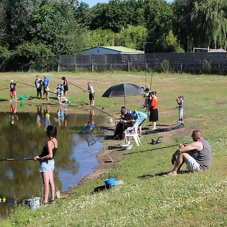 De L'etang Du Pays Blanc אתר קמפינג