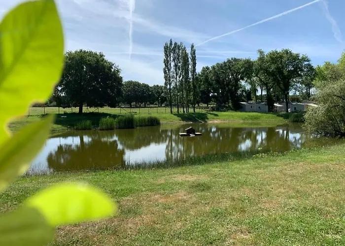 De L'etang Du Pays Blanc Parque de Campismo